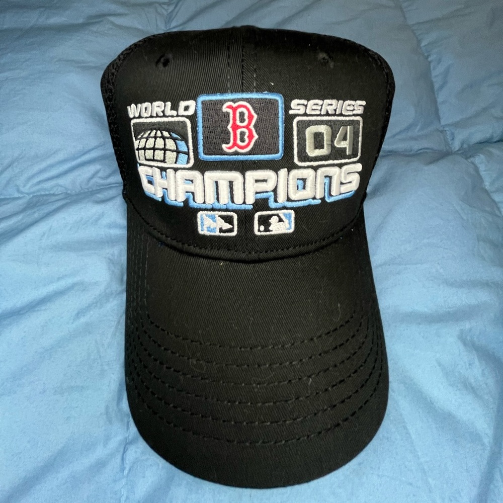 Red Sox 2004 World Series Hat new condition